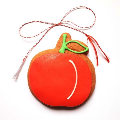 Martisor din turta dulce mar rosu