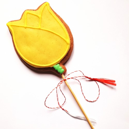 Martisor din turta dulce lalea cu betisor